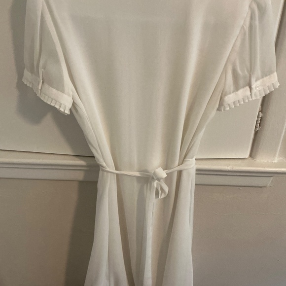 Feminine white Jacob dress knee length, in size small, like brand new condition - Picture 3 of 3